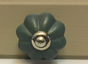 Charcoal Daisy Knob